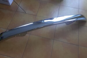 Chromovaný nárazník na autoveterána