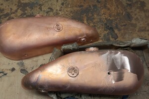 Motocyklová nádrž před renovací