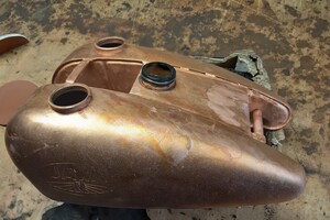 Nádrž Jawa 350 OHV po mědění
