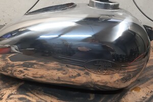 Nádrž na Jawa kývačka před chromem