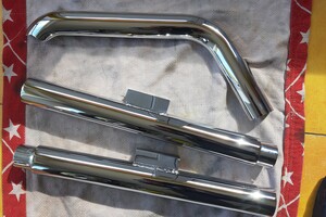 Výfuky po chromu na Harley Davidson